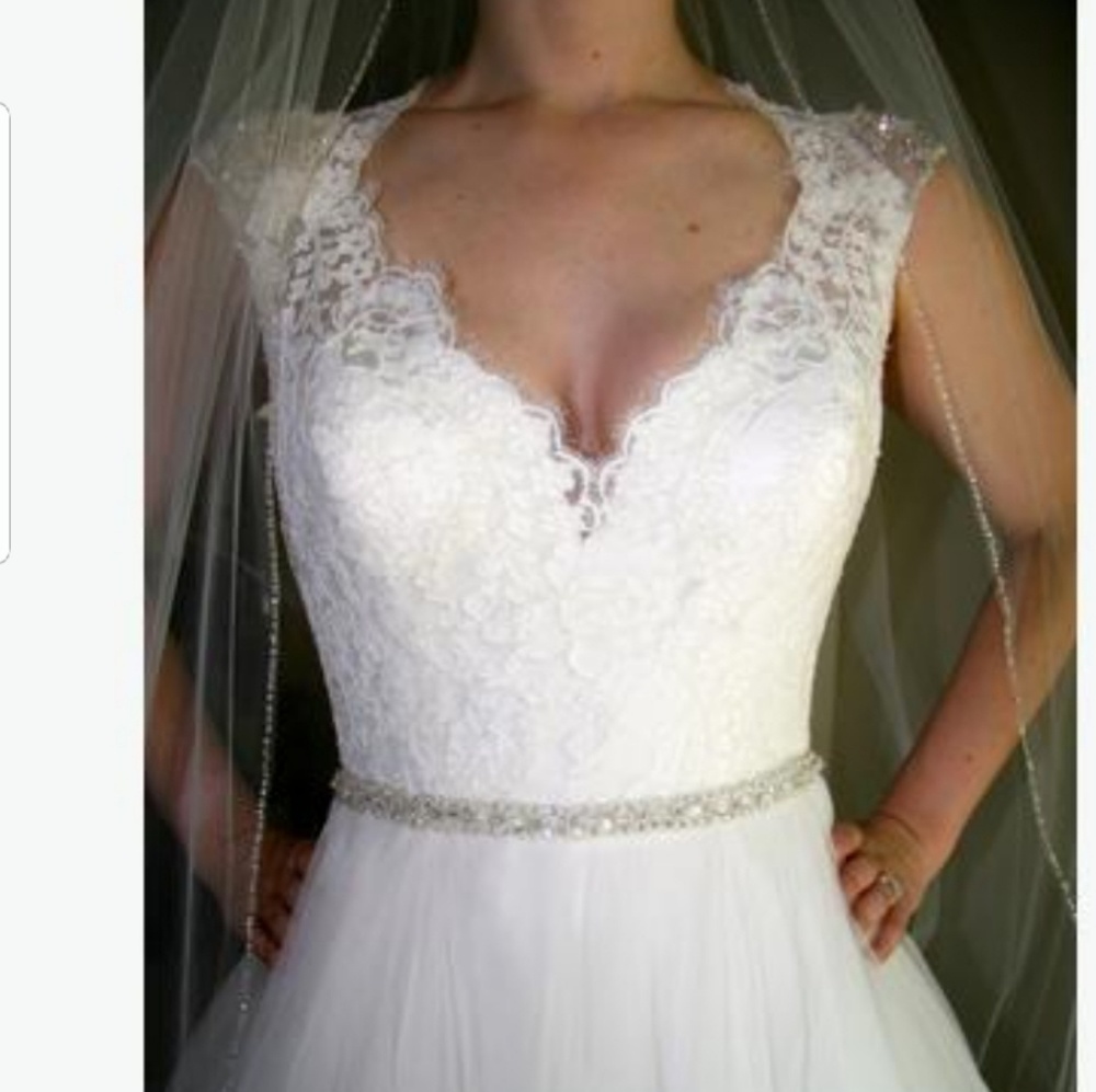 Wedding Dress - Picture 4 of 6